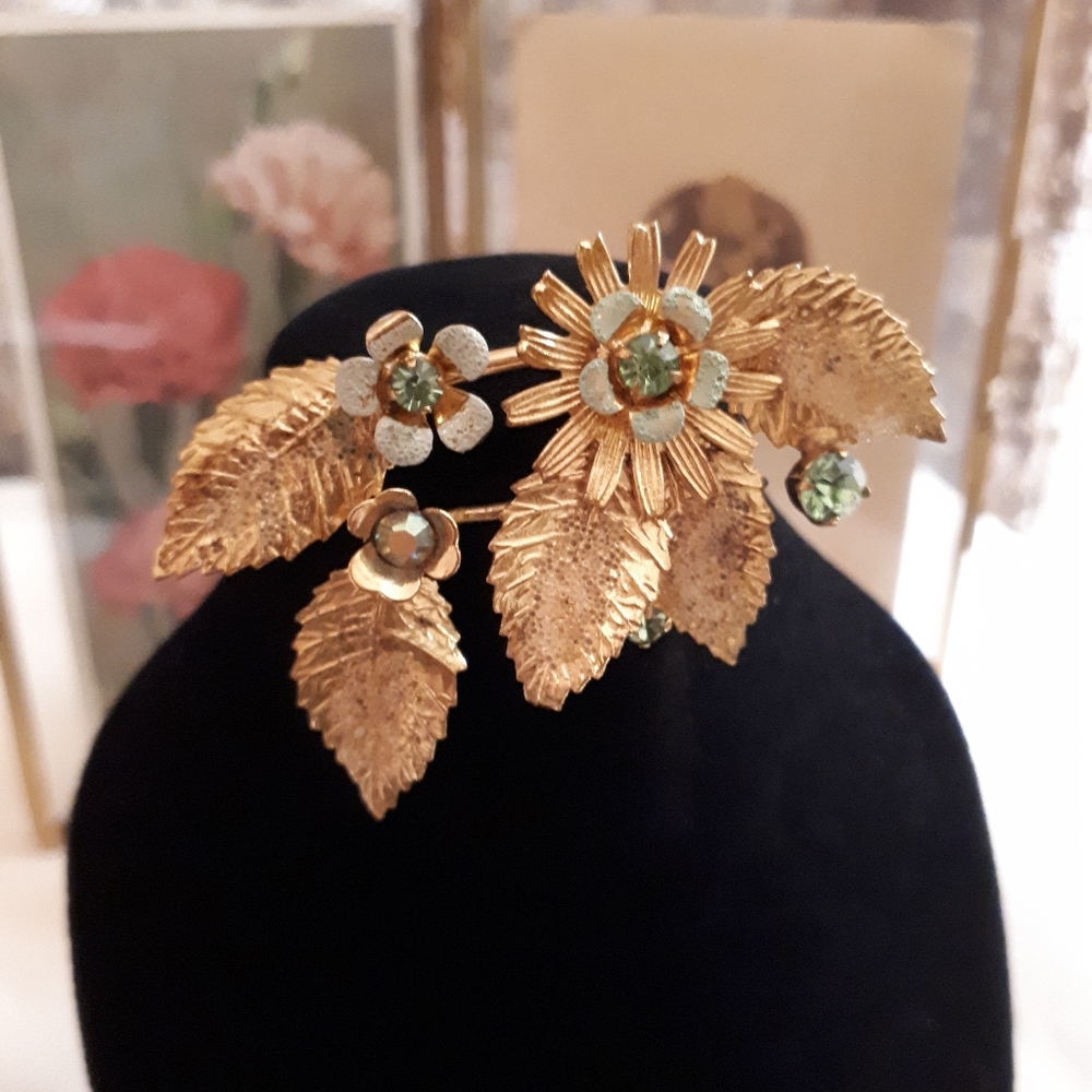 Vintage Gold Tone Floral Brooch